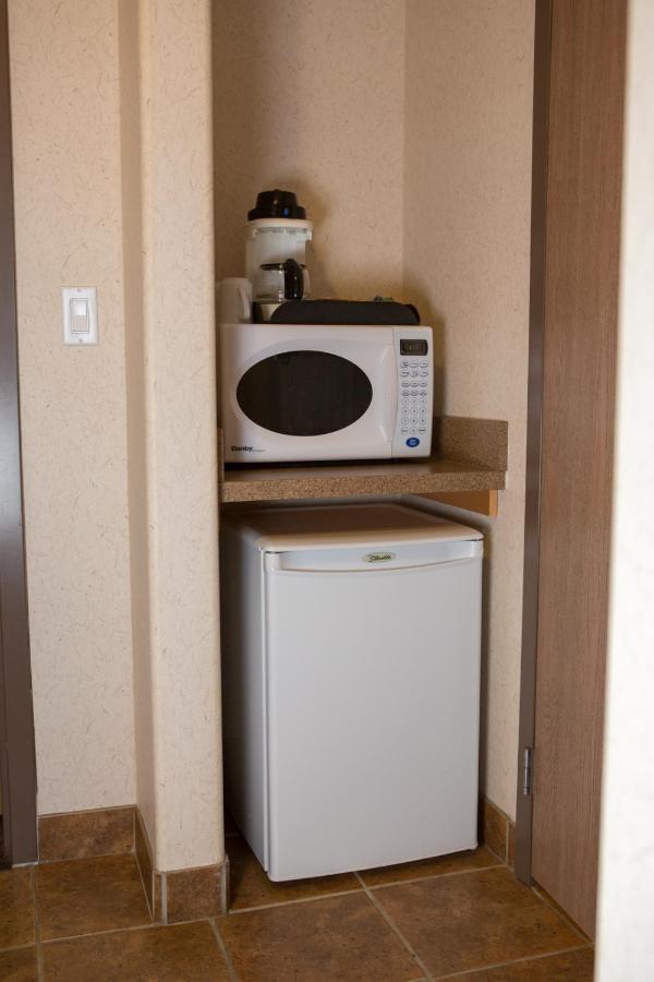 Peavine Inn & Suites High Prairie المظهر الخارجي الصورة