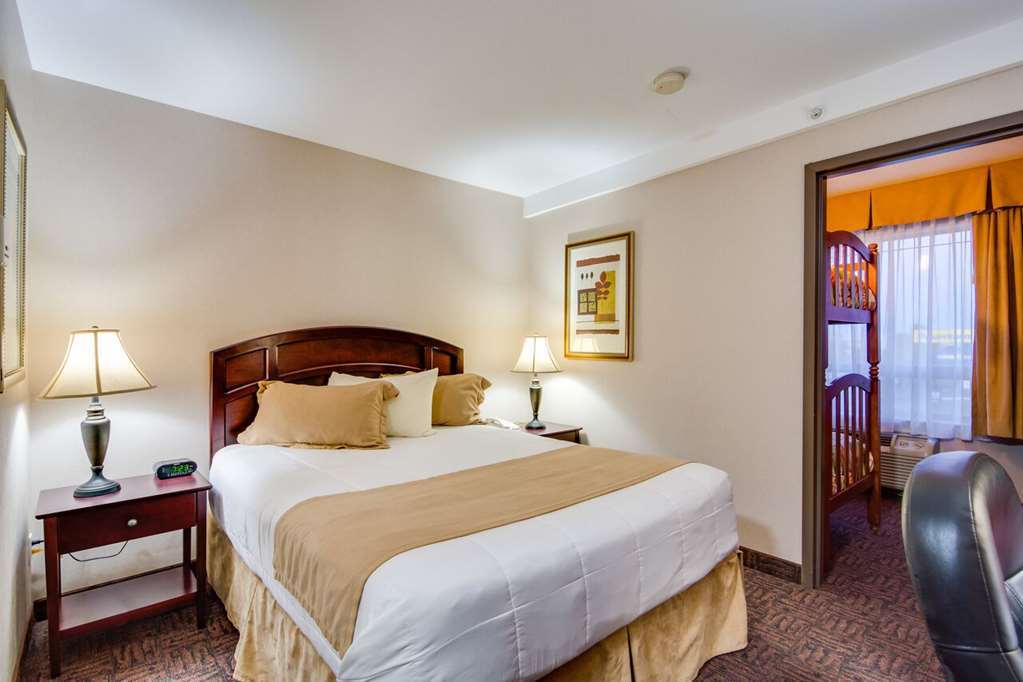 Peavine Inn & Suites High Prairie الغرفة الصورة