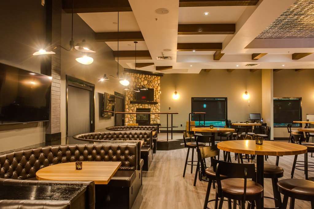 Peavine Inn & Suites High Prairie المطعم الصورة