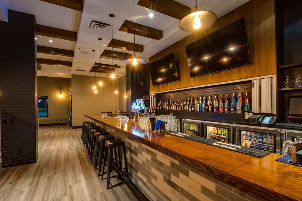 Peavine Inn & Suites High Prairie المطعم الصورة