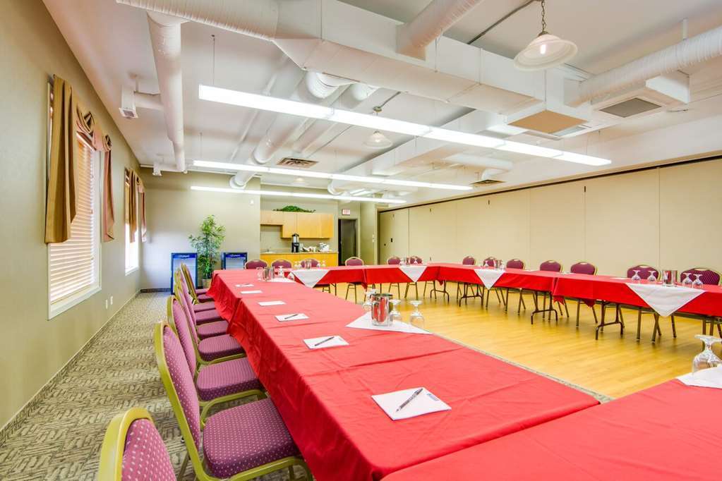Peavine Inn & Suites High Prairie المرافق الصورة