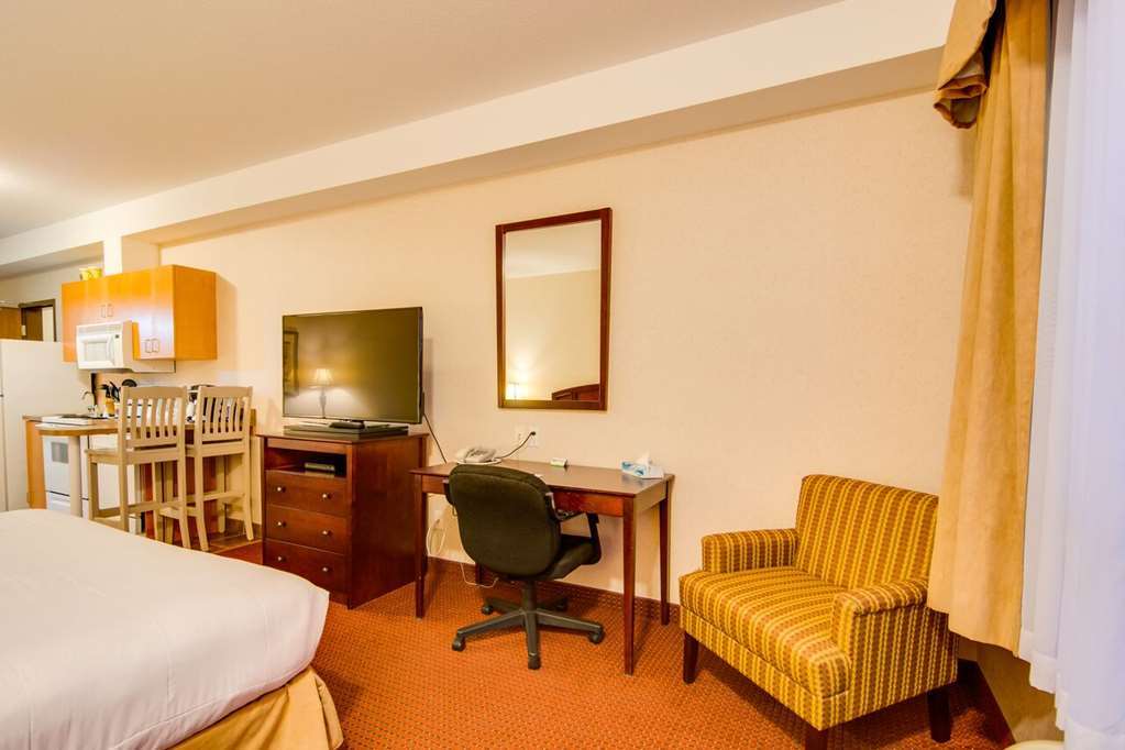 Peavine Inn & Suites High Prairie الغرفة الصورة