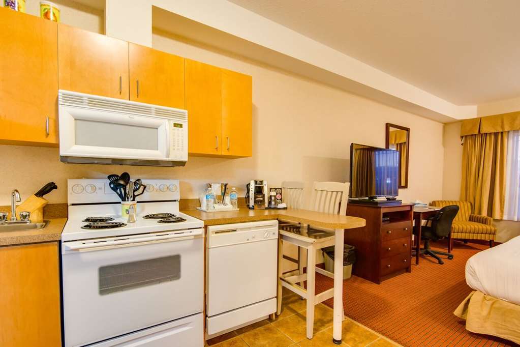 Peavine Inn & Suites High Prairie الغرفة الصورة