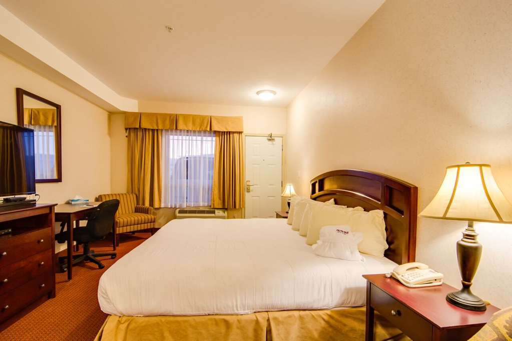 Peavine Inn & Suites High Prairie الغرفة الصورة