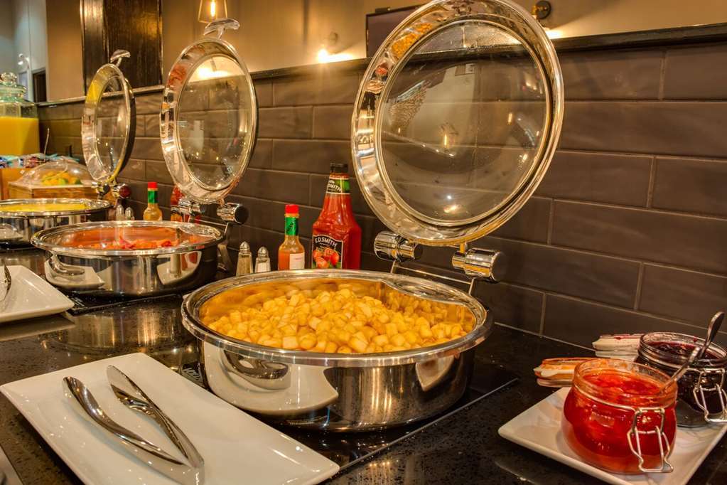 Peavine Inn & Suites High Prairie المطعم الصورة
