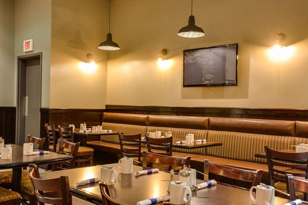 Peavine Inn & Suites High Prairie المطعم الصورة