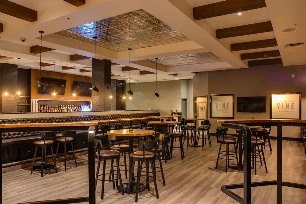 Peavine Inn & Suites High Prairie المطعم الصورة