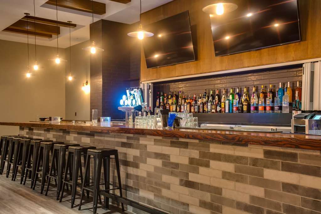 Peavine Inn & Suites High Prairie المطعم الصورة