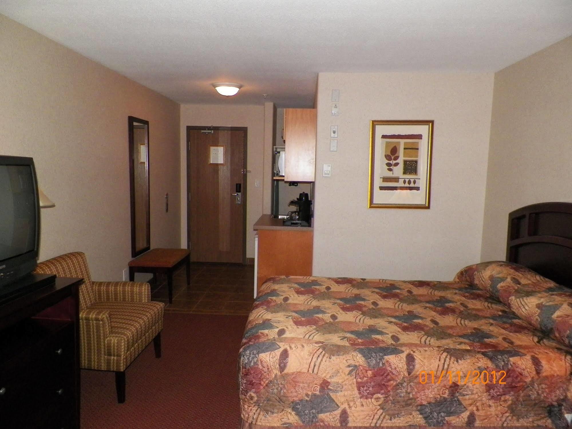 Peavine Inn & Suites High Prairie المظهر الخارجي الصورة